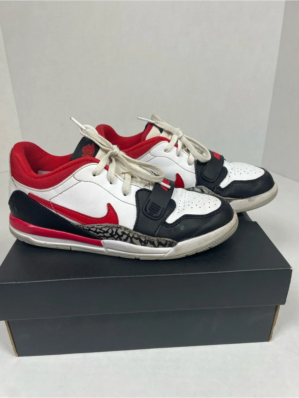 Jordan Air Jordan Legacy 312 Low (PS) Boys Sneakers White/Red/Black/Gray 2.5Y